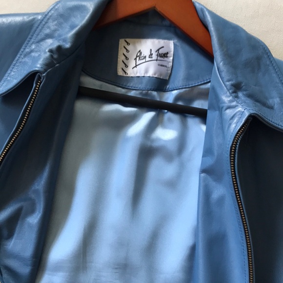 Women’s light to medium blue leather jacket. - Picture 8 of 10